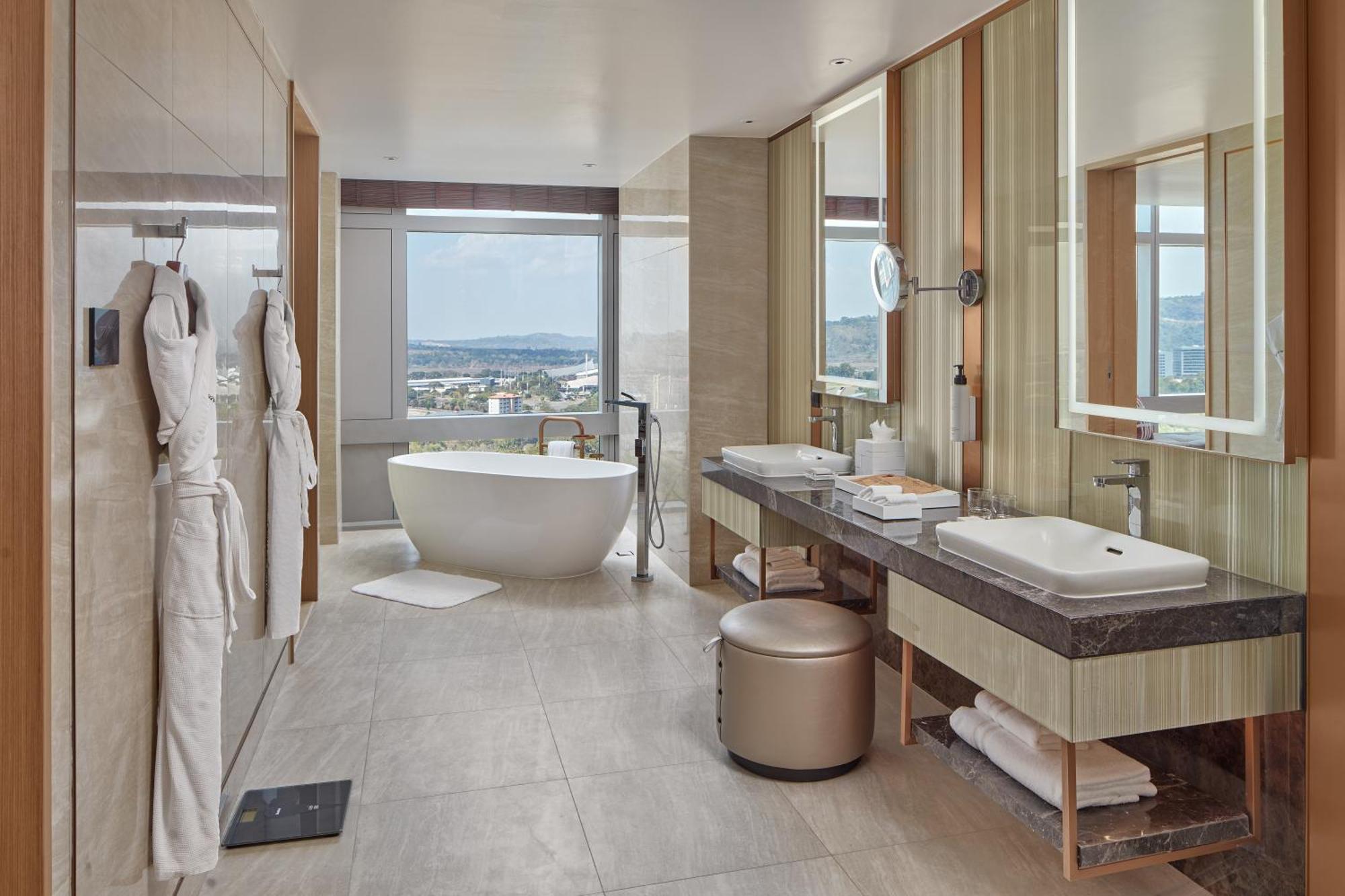 Swissotel Clark Philippines Hotel 5*